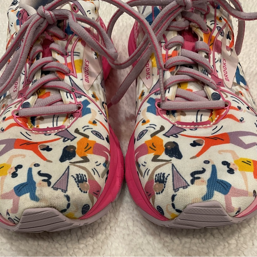 BROOKS Adrenaline Gts-21 Women’s 6 1/2
Running Shoes - Picture 6 of 7